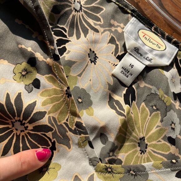 Talbots Pure Silk Y2K Satin Floral Top – Size 14 – Side Zip, Cap Sleeve, Fit & F - Picture 6 of 9